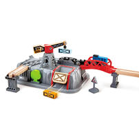 Hape Railway Bucket-Builder-Set With Battery Powered Locomotive