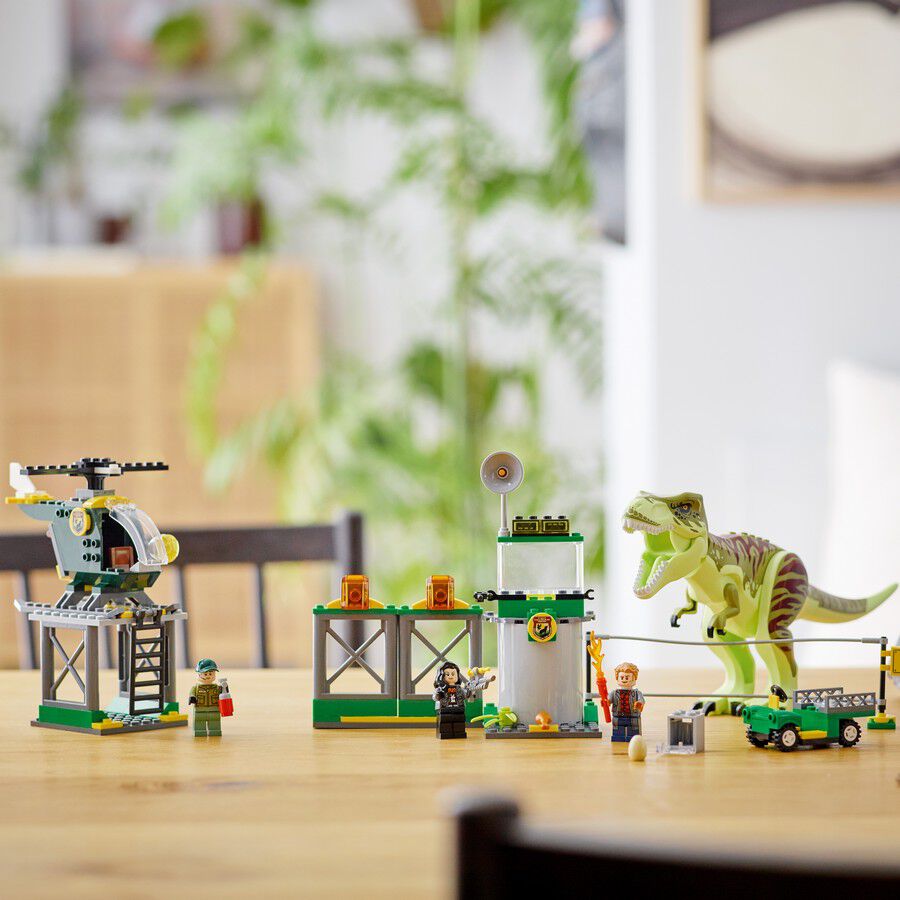 Lego breakout hotsell jurassic world